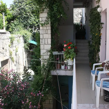 Nonette Apartment *